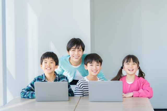 小学生向けプログラミング教室の選び方|料金・授業形式・人気コースを徹底解説