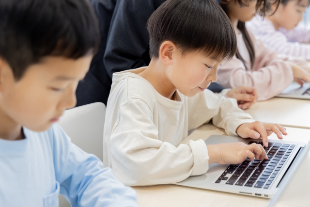 小学生が無理なく通えるプログラミング教室とは?アクセス・時間・サポートで比較