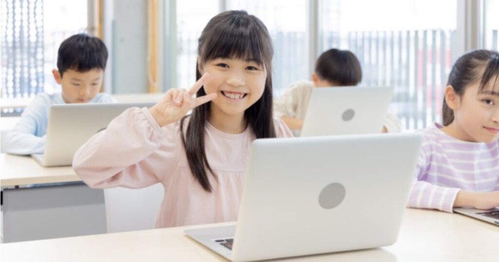 子どものプログラミング教育が注目される理由とは？身につく力と学び方を解説
