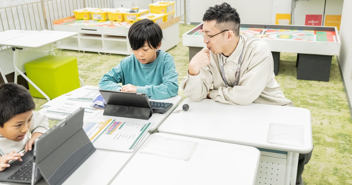 子どものプログラミングで論理的思考力を鍛える方法｜育つ仕組みと学び方を解説